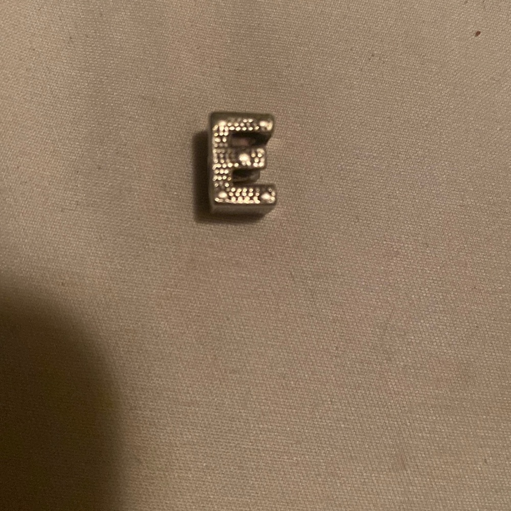 Pandora Initial E - image 1